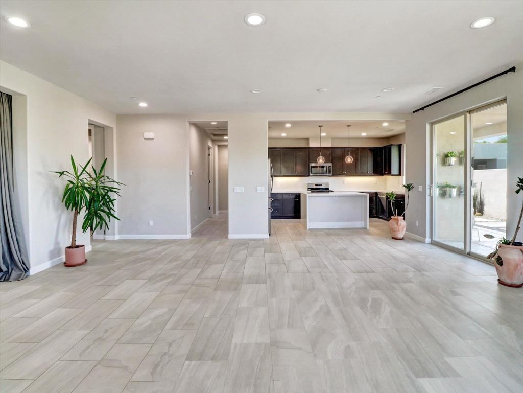 74395 Millennia Way Property Photo 5