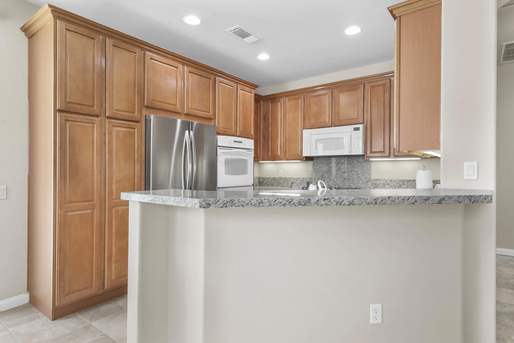 40881 Calle Santa Cruz Property Photo 10