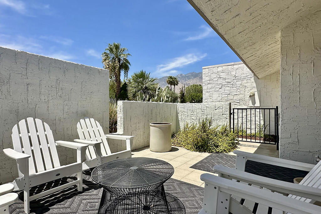 2218 N Sunshine Circle Property Photo 1