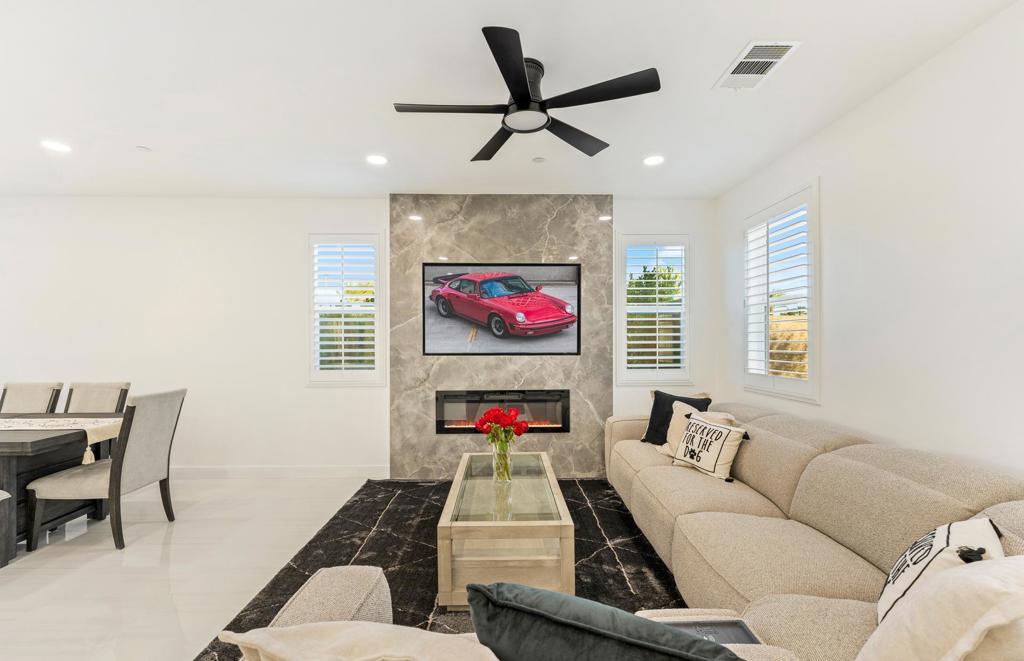 617 Via Firenze Property Photo 4
