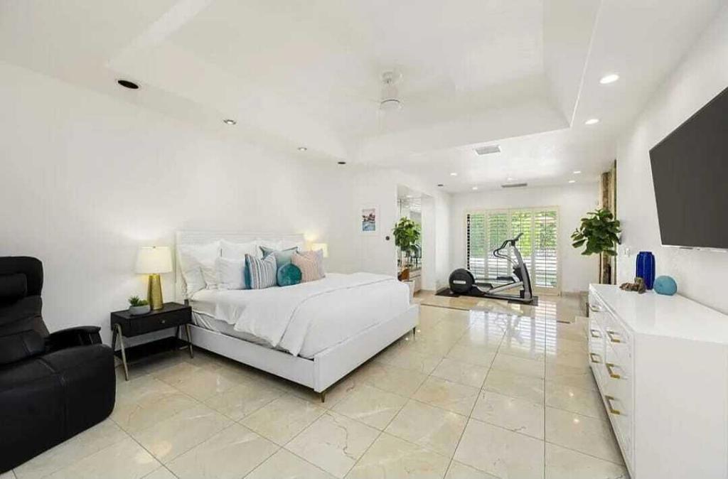 77160 Delgado Drive Property Photo 2