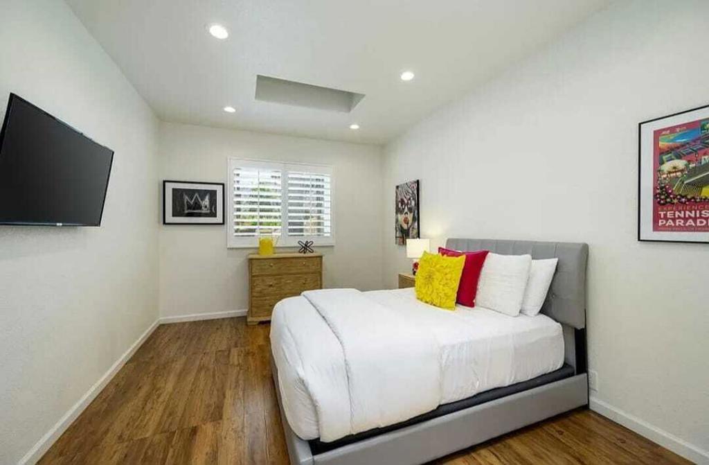 77160 Delgado Drive Property Photo 4