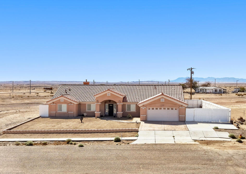 1251 Riviera Circle Property Photo 1