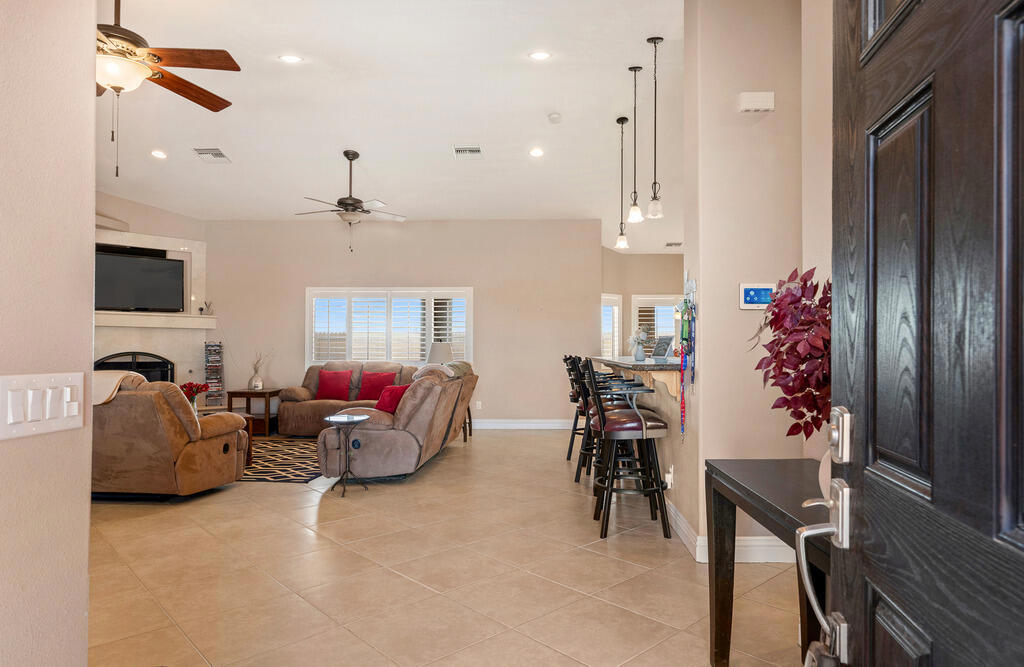 1251 Riviera Circle Property Photo 3