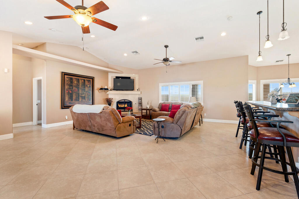 1251 Riviera Circle Property Photo 5