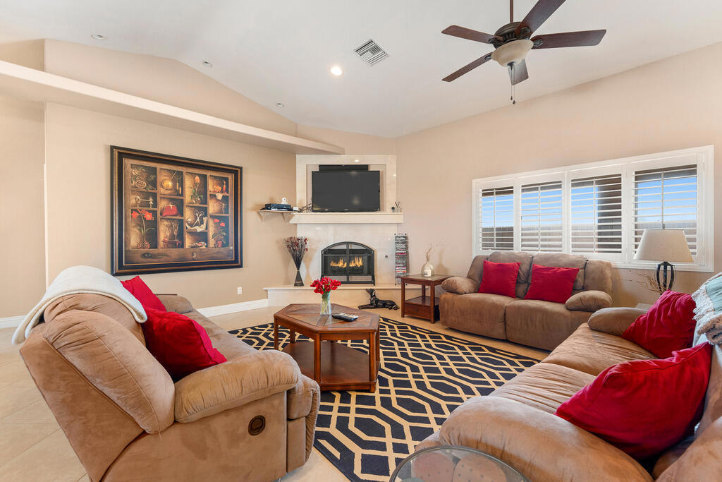 1251 Riviera Circle Property Photo 6