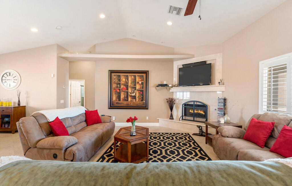 1251 Riviera Circle Property Photo 7