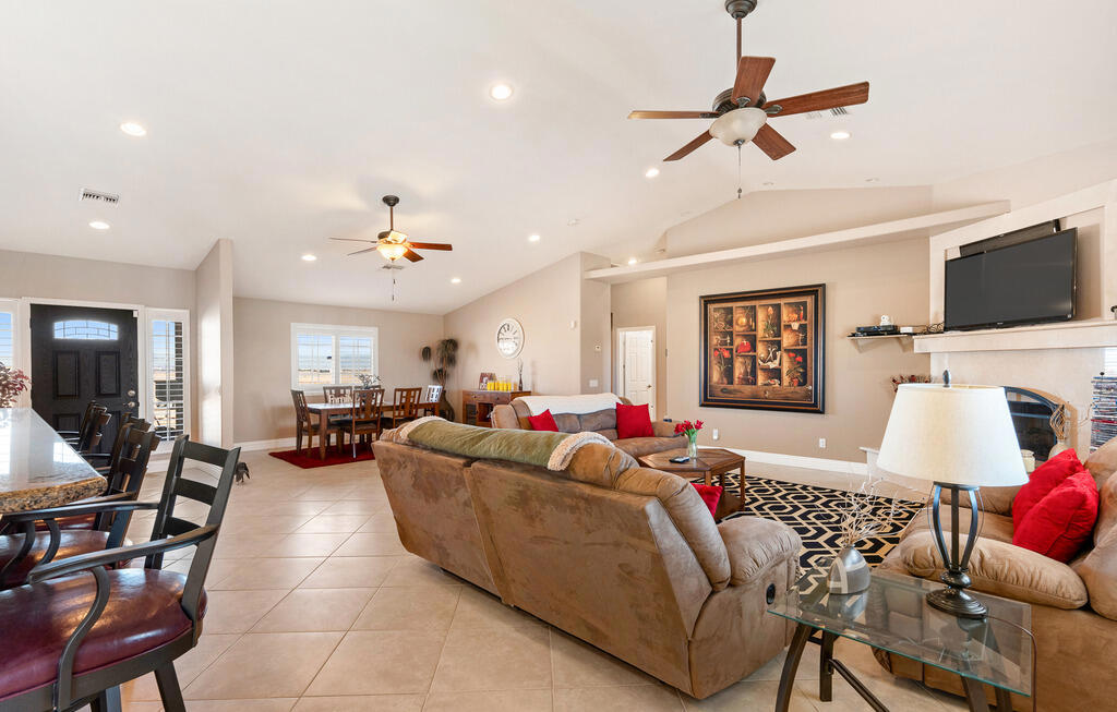 1251 Riviera Circle Property Photo 8