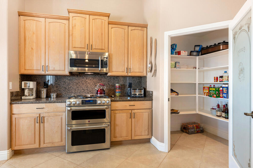 1251 Riviera Circle Property Photo 16