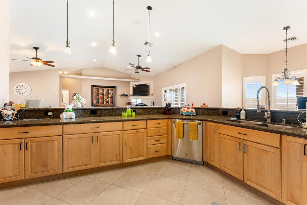 1251 Riviera Circle Property Photo 17