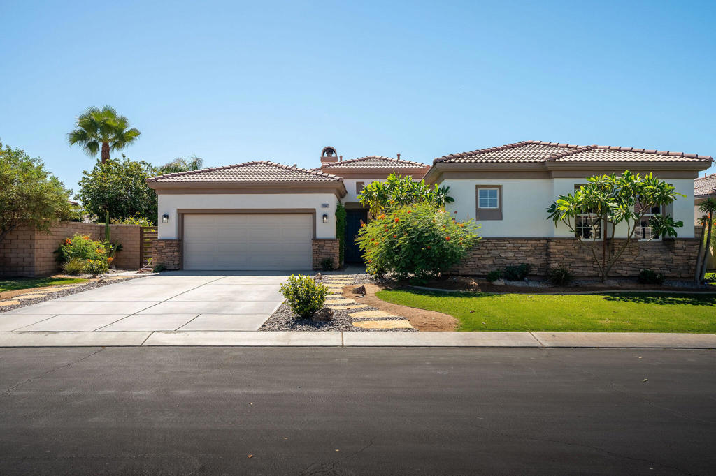 79847 Viento Drive Property Photo 1