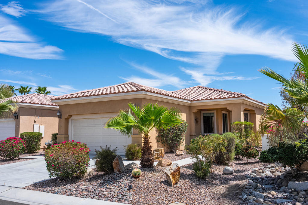 41360 Calle Pampas Property Photo 1