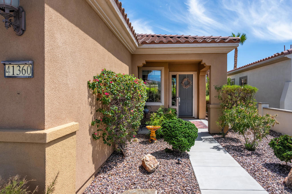 41360 Calle Pampas Property Photo 3