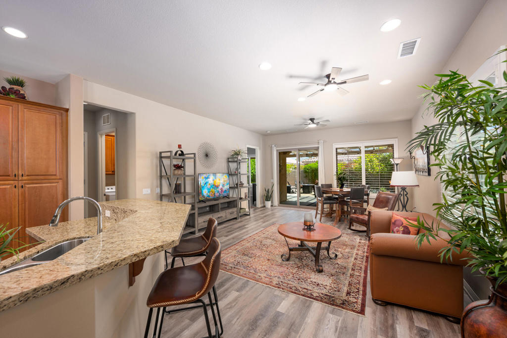 41360 Calle Pampas Property Photo 5