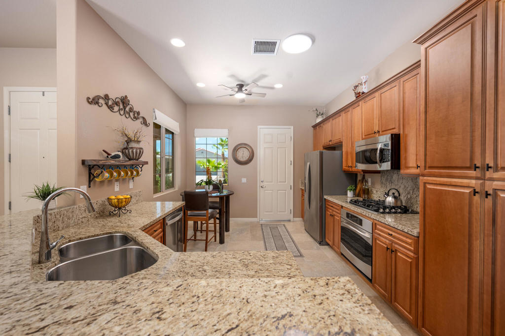 41360 Calle Pampas Property Photo 14