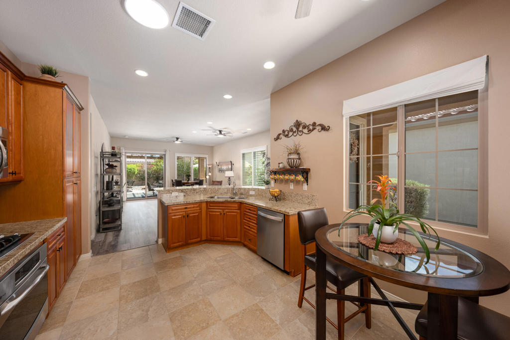 41360 Calle Pampas Property Photo 17
