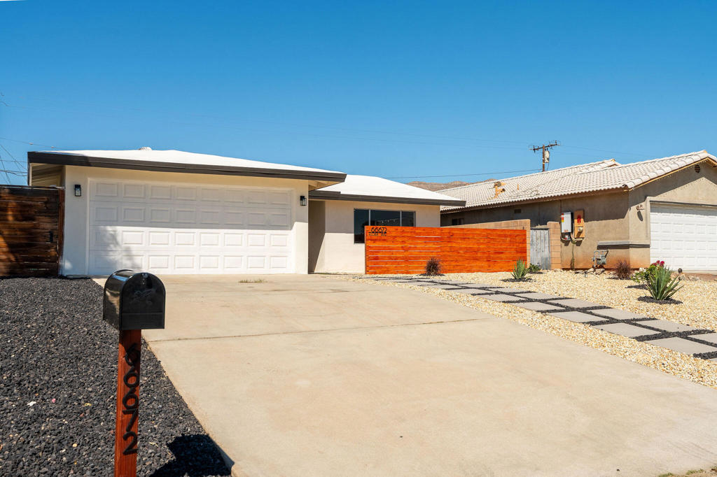 66672 Flora Avenue Property Photo 2