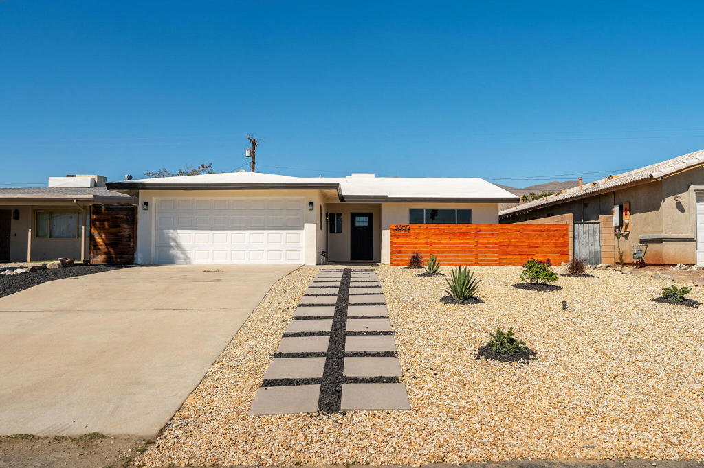 66672 Flora Avenue Property Photo 3