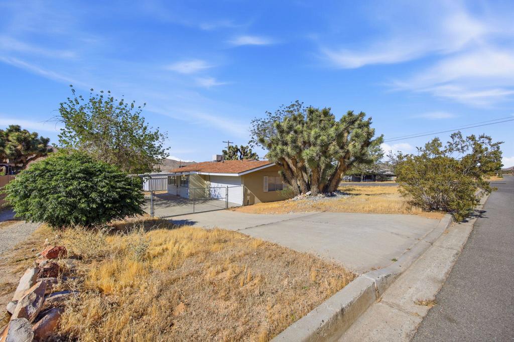 7798 Acoma Trail Property Photo 2
