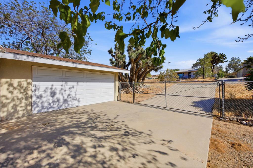 7798 Acoma Trail Property Photo 4