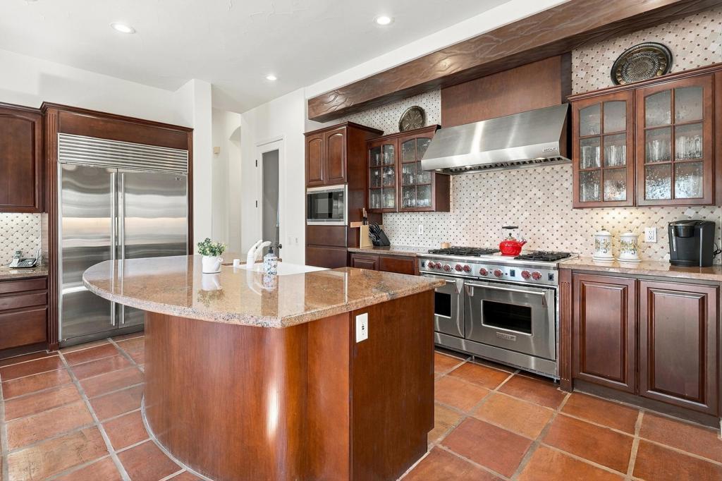 80505 Via Talavera Property Photo 4