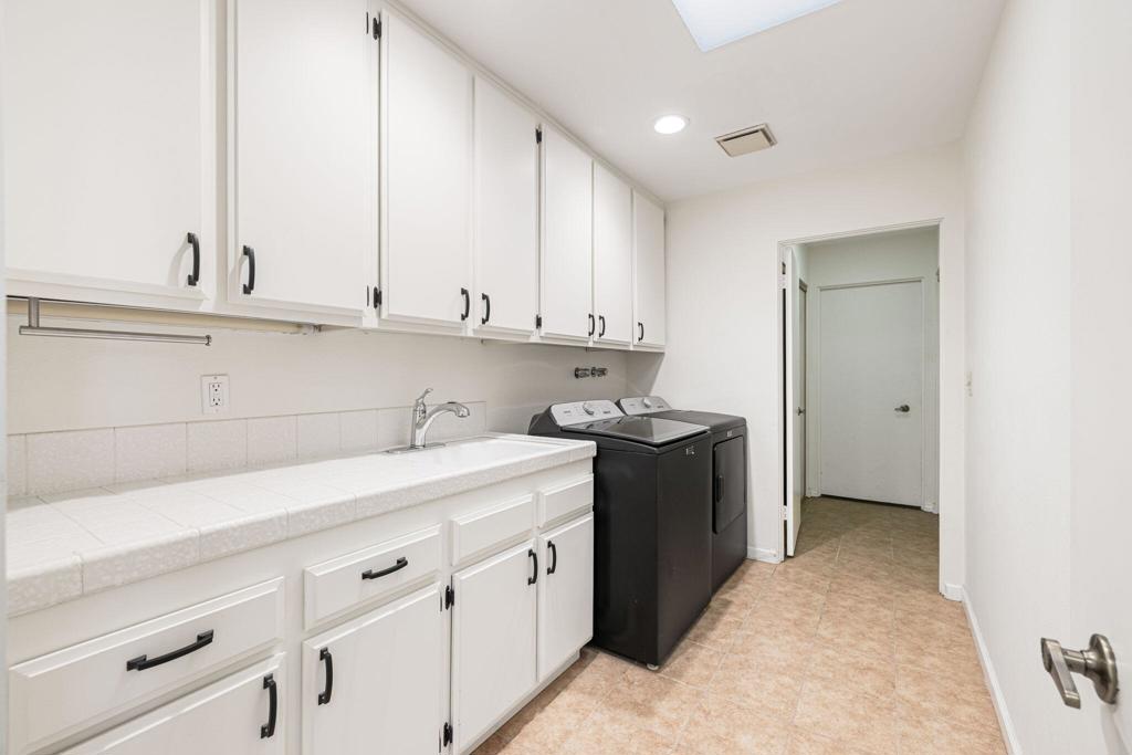 1 Rutgers Court Property Photo 30