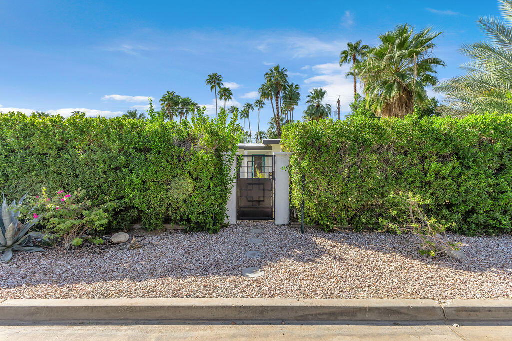 1075 E Sunny Dunes Road Property Photo 1