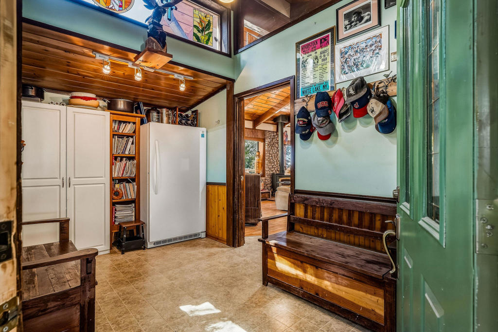 22901 Eagles Nest Drive Property Photo 6