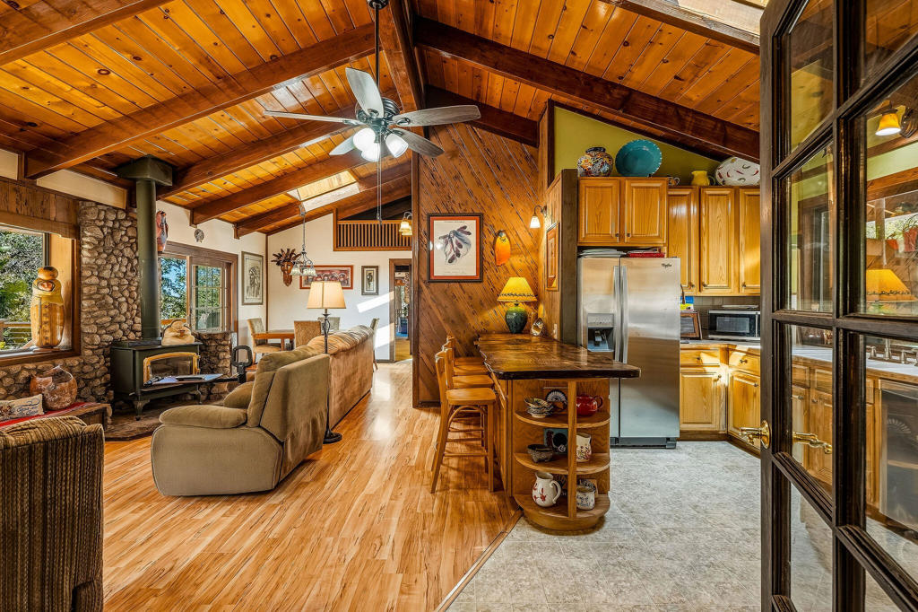 22901 Eagles Nest Drive Property Photo 8