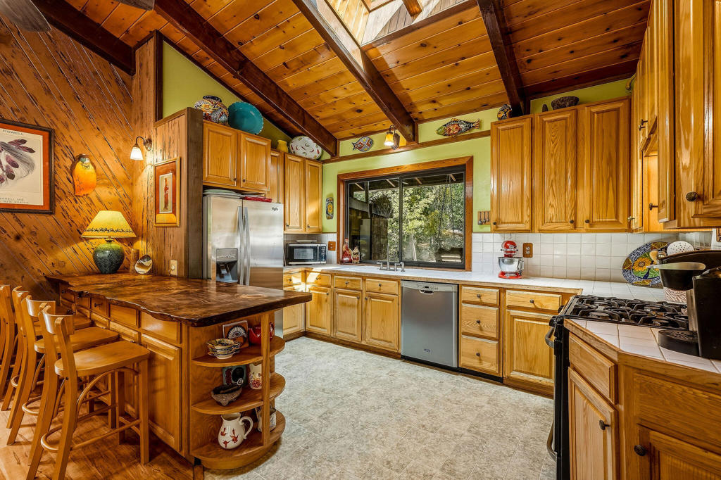 22901 Eagles Nest Drive Property Photo 9