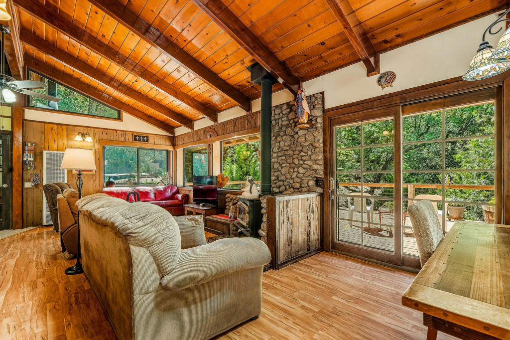 22901 Eagles Nest Drive Property Photo 14
