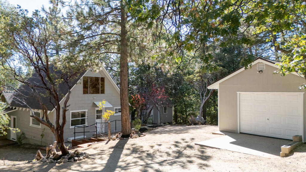 52647 Pine Cove Road Property Photo 3
