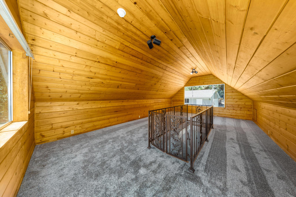 52647 Pine Cove Road Property Photo 27