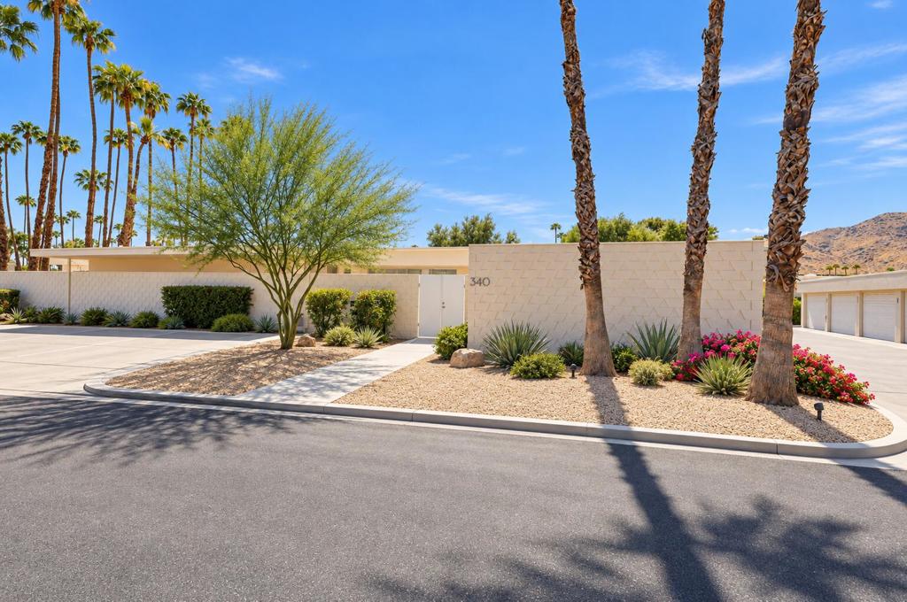 340 Desert Lakes Drive Property Photo 1