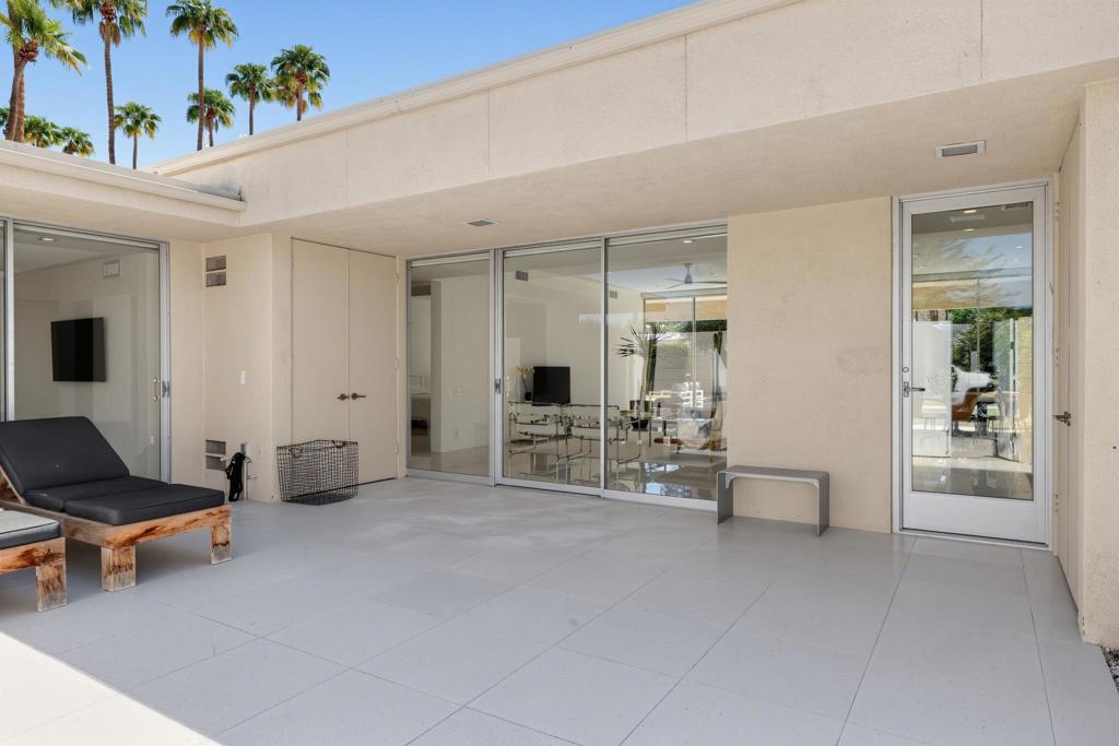 340 Desert Lakes Drive Property Photo 2
