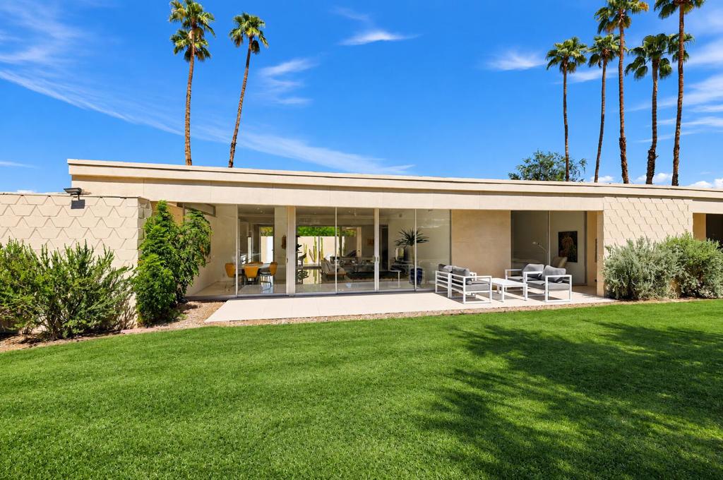 340 Desert Lakes Drive Property Photo 13