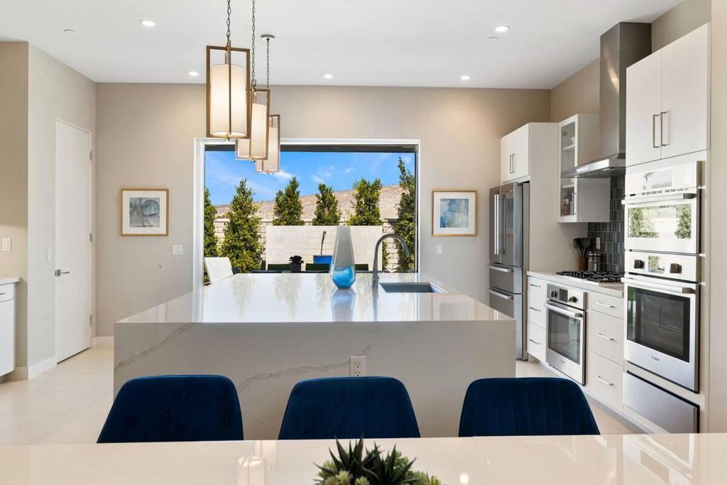 2 Iridium Way Property Photo 5