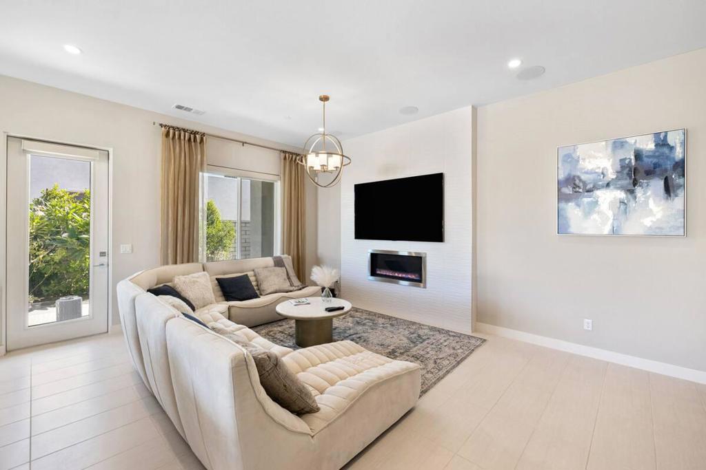 2 Iridium Way Property Photo 12