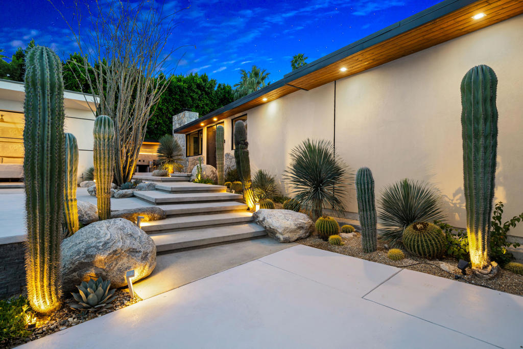 623 W Chino Canyon Road Property Photo 2