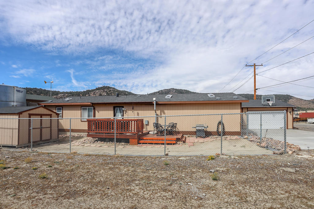 45395 7th Street Property Photo 4