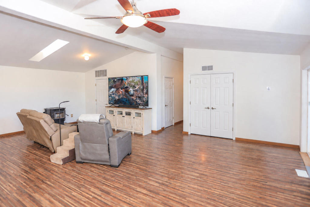 45395 7th Street Property Photo 15