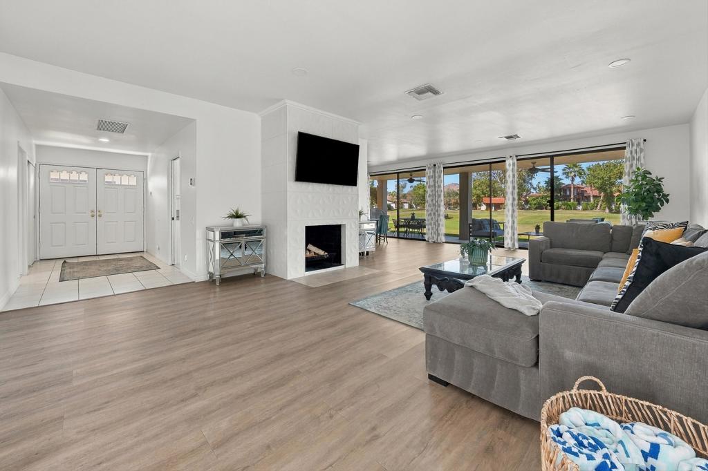 78118 Lago Drive Property Photo 7