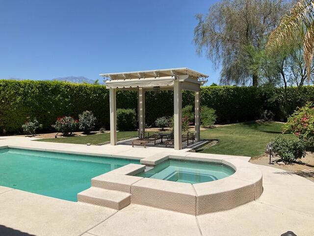 74040 Chinook Circle Property Photo 3