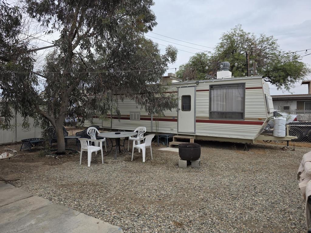 9548 Avenue E Property Photo 5
