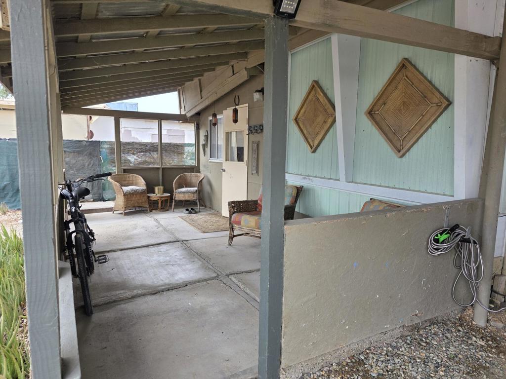9548 Avenue E Property Photo 8