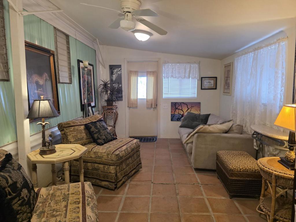 9548 Avenue E Property Photo 9