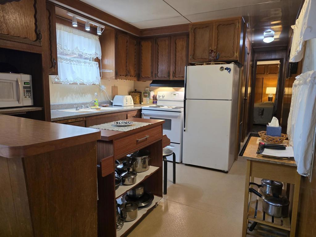 9548 Avenue E Property Photo 18