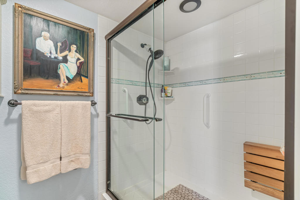 41510 Woodhaven Drive E Property Photo 18