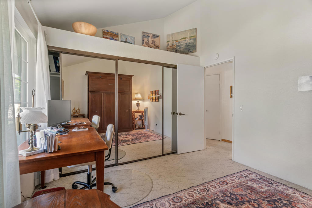 41510 Woodhaven Drive E Property Photo 20