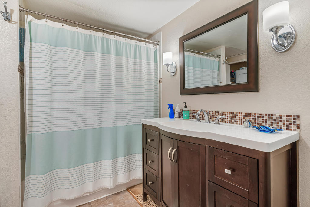 41510 Woodhaven Drive E Property Photo 21
